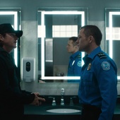 Une scène du film <em>Carry-On</em>