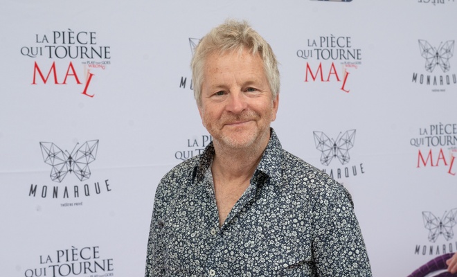 Image de l'article André Robitaille partage une rare photo avec ses deux petits-enfants