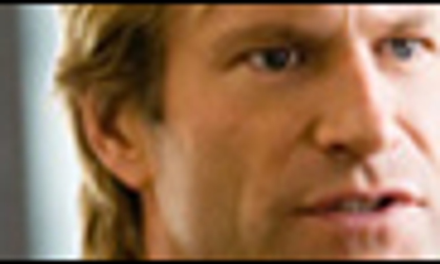 Aaron Eckhart combattra les extra-terrestres