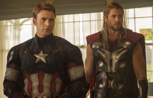 Chris Evans et Chris Hemsworth dans Avengers: Age of Ultron