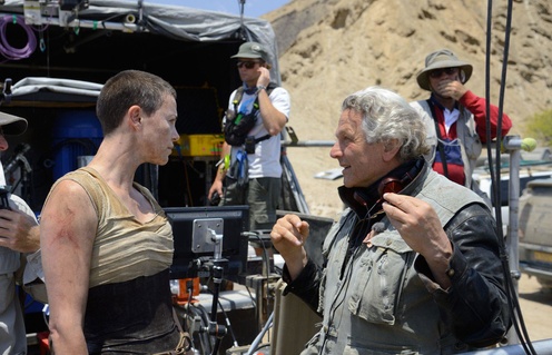 George Miller pendant le tournage de Mad Max: Fury Road