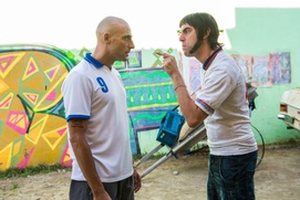 Une scène du film The Brothers Grimsby Une scène du film The Brothers Grimsby