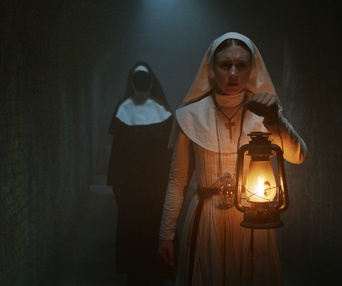Une scène du film The Nun