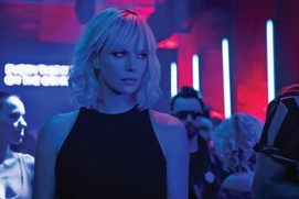 Une scène du film Blonde atomique Une scène du film Blonde atomique