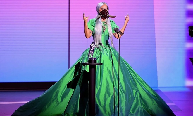 Image de l'article Les looks masqués de Lady Gaga aux MTV VMA 2020 font jaser