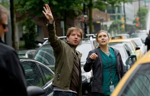 Gareth Edwrads et Elizabeth Olsen sur le plateau de Godzilla
