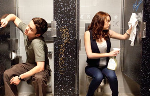 Dan Byrd et Emma Stone dans le film Easy A