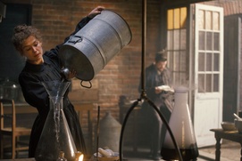 Une scène du film Radioactive Une scène du film Radioactive