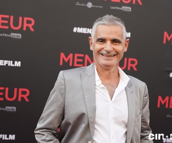 Sur le tapis rouge du film Menteur