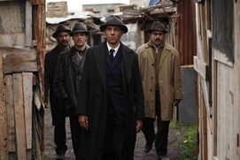 Une scène du film Hors-la-loi Une scène du film Hors-la-loi