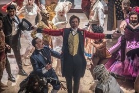 Une scène du film The Greatest Showman Une scène du film The Greatest Showman