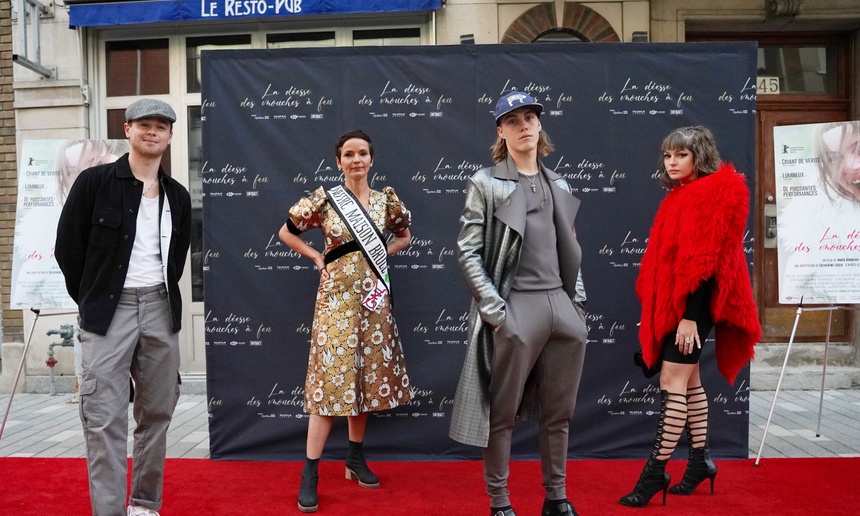 Une première distanciée pour La déesse des mouches à feu