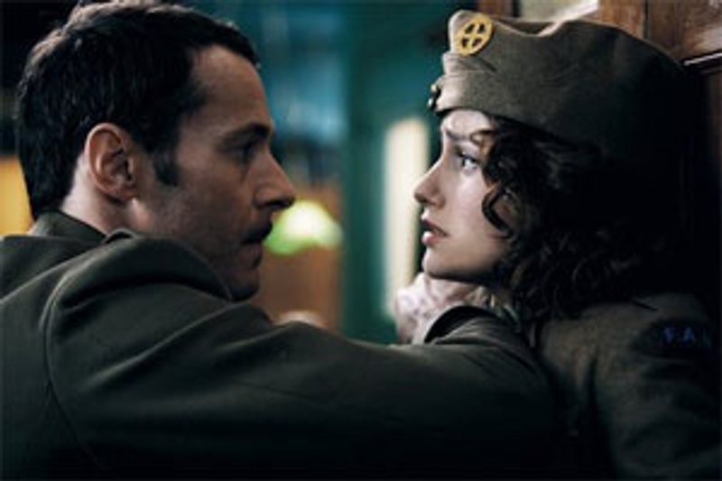 Marie Gillain et Julien Boisselier dans le film Les femmes de l'ombre