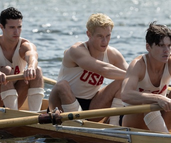 Une scène du film The Boys in the Boat