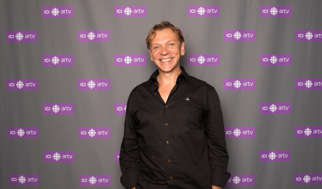 Marc Labrèche ramène ses populaires sketchs dans Info, sexe et mensonges