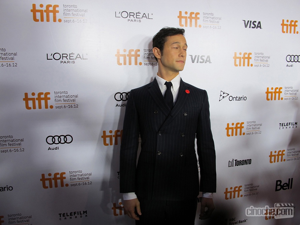 TIFF 2012 - Sur le tapis rouge de Looper