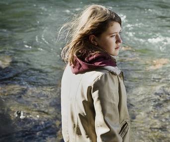 Une scène du film Une jeune fille