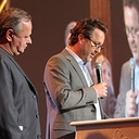 Christian Larouche et Patrick Roy sur la scène de Ciné-Québec