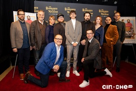 Sur le tapis rouge du film Les Barbares de La Malbaie