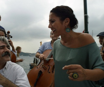 Une scène du film The Music of Strangers
