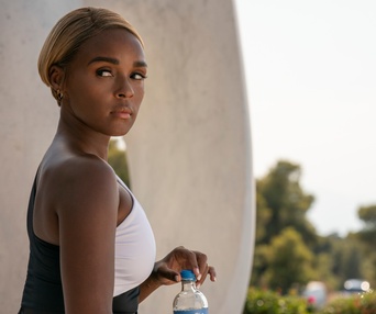 Une scène du film Glass Onion: A Knives Out Mystery