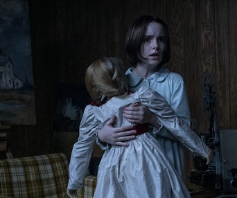 Une scène du film Annabelle Comes Home