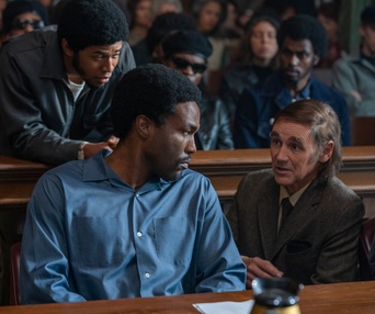 Une scène du film The Trial of the Chicago 7