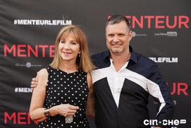 Sur le tapis rouge du film Menteur