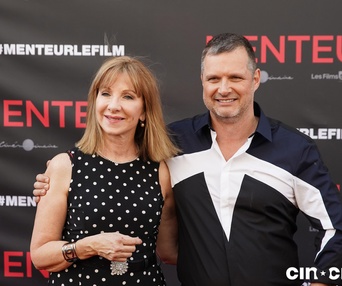Sur le tapis rouge du film Menteur