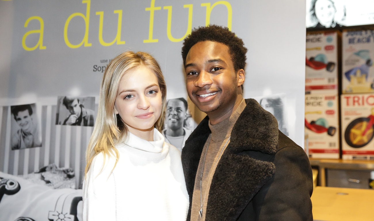 Beaucoup de jeunes vedettes à la première du film Charlotte a du fun