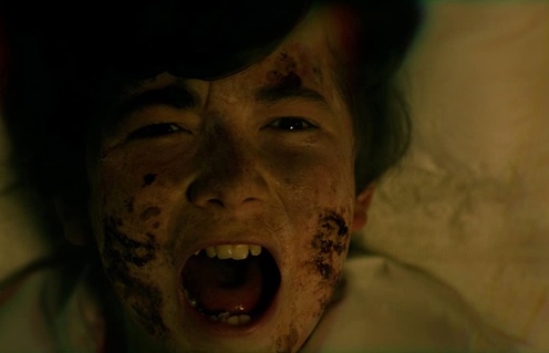 Une scène du film Cruel Peter: The Boy