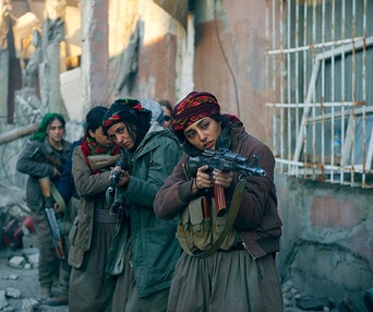 Une scène du film Les filles du soleil