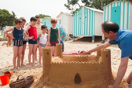 Une scène du film Les vacances du petit Nicolas