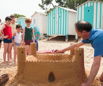Une scène du film Les vacances du petit Nicolas