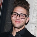 Xavier Dolan sur le tapis rouge du film Le baiser du barbu