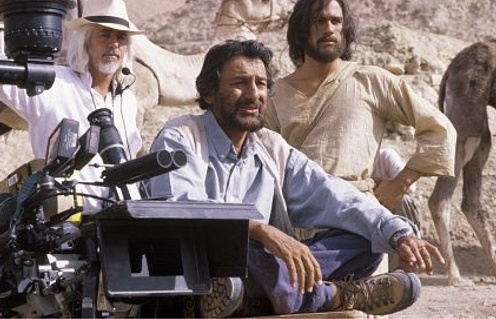 Shekar Kapur sur le plateau de The Four Feathers