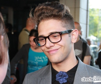 Sur le tapis rouge du film Les amours imaginaires