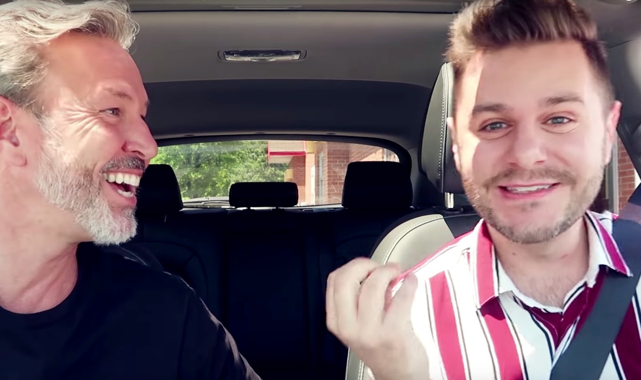 Image de l'article Ricardo s'amuse comme un petit fou dans cette vidéo hilarante