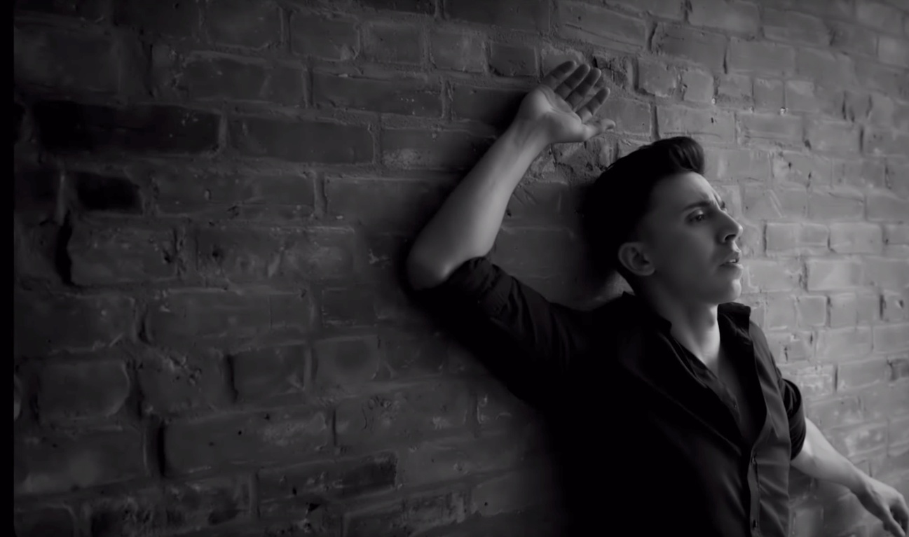 Yoherlandy de Révolution danse dans le nouveau clip de Geneviève Leclerc