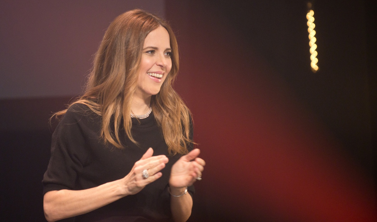 Julie Snyder partage une opinion politique et se fait ramasser sur Twitter