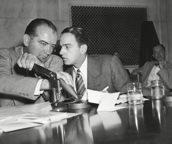 Une scène du film Where's My Roy Cohn?