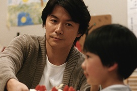 Une scène du film Tel père, tel fils Une scène du film Tel père, tel fils