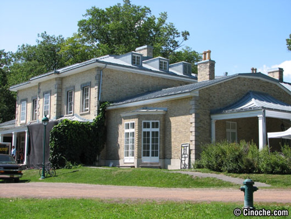 Sur le plateau de La belle empoisonneuse
