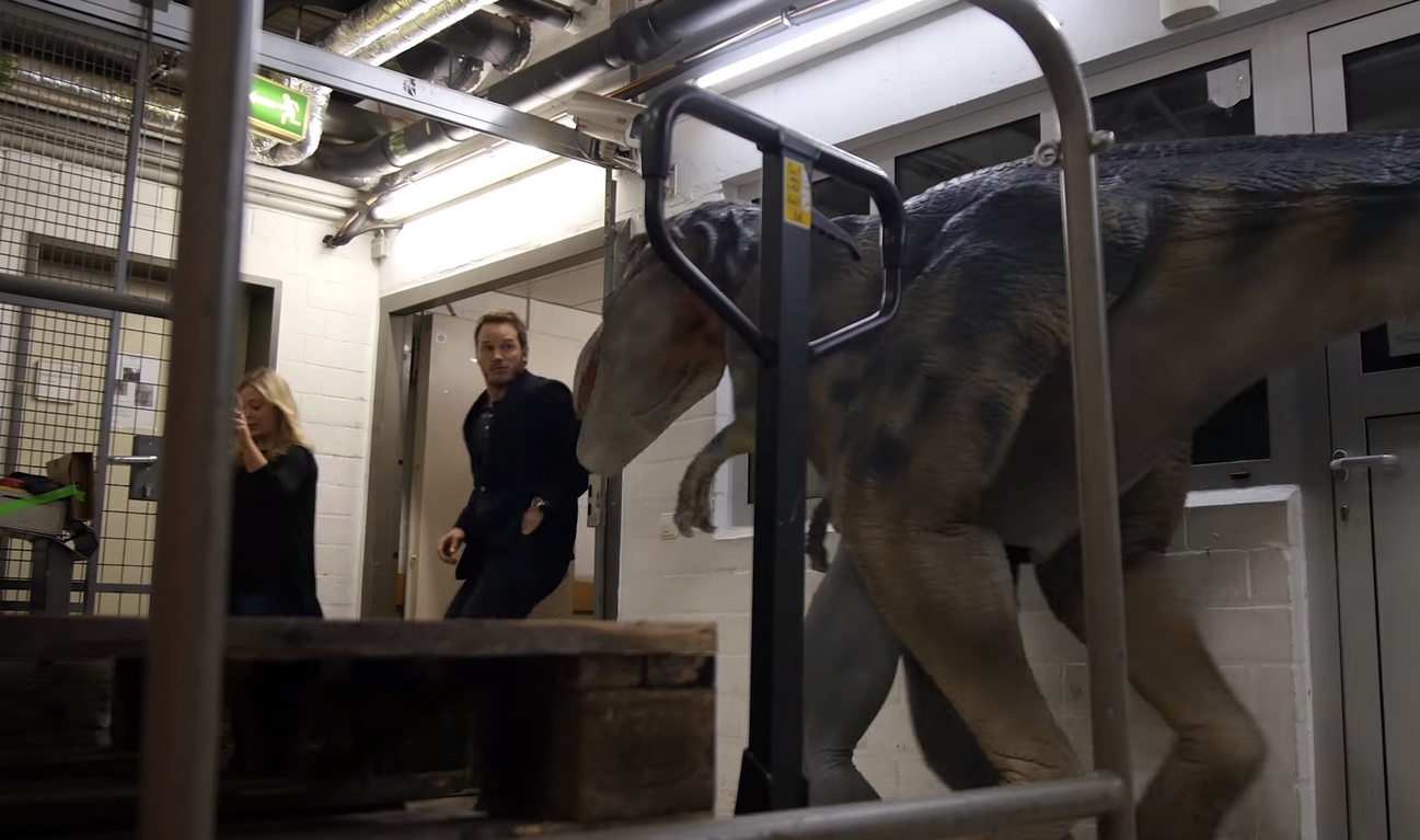 Chris Pratt surpris par des dinosaures
