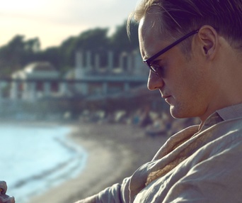 Une scène du film Infinity Pool