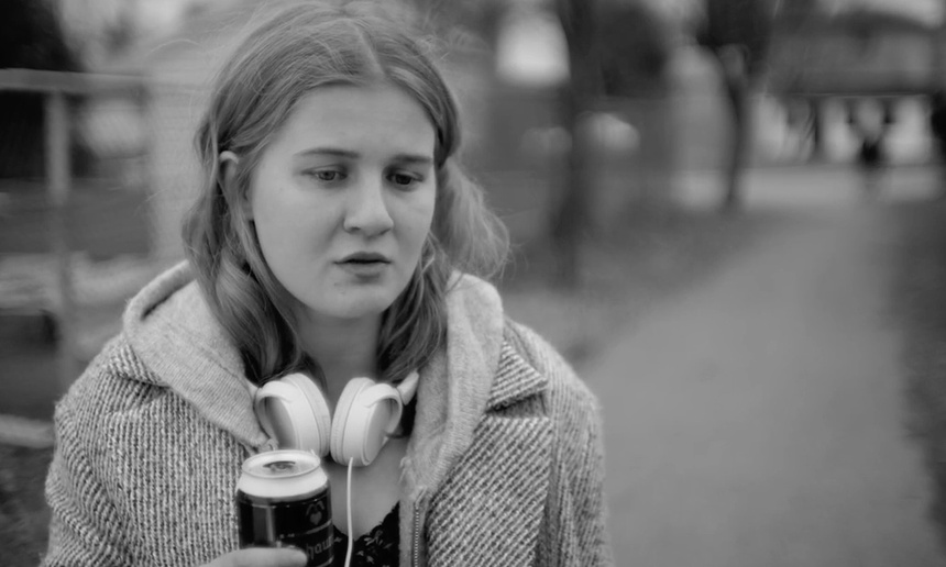 Bande-annonce : Un film d'ados en noir et blanc pour Sophie Lorain