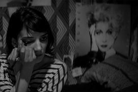 Une scène du film A Girl Walks Home Alone at Night Une scène du film A Girl Walks Home Alone at Night