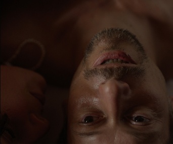 Une scène du film La chambre bleue