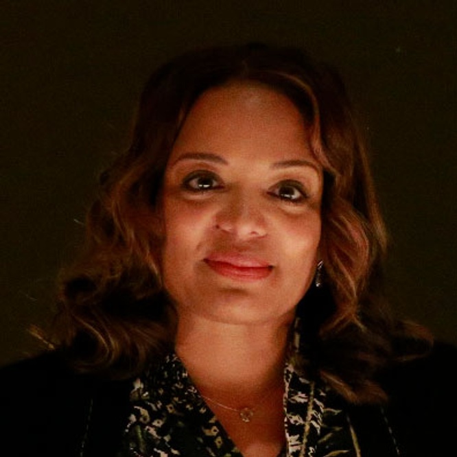 Luna Lauren Velez