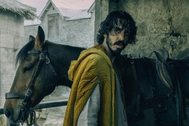 Une scène du film The Green Knight Une scène du film The Green Knight